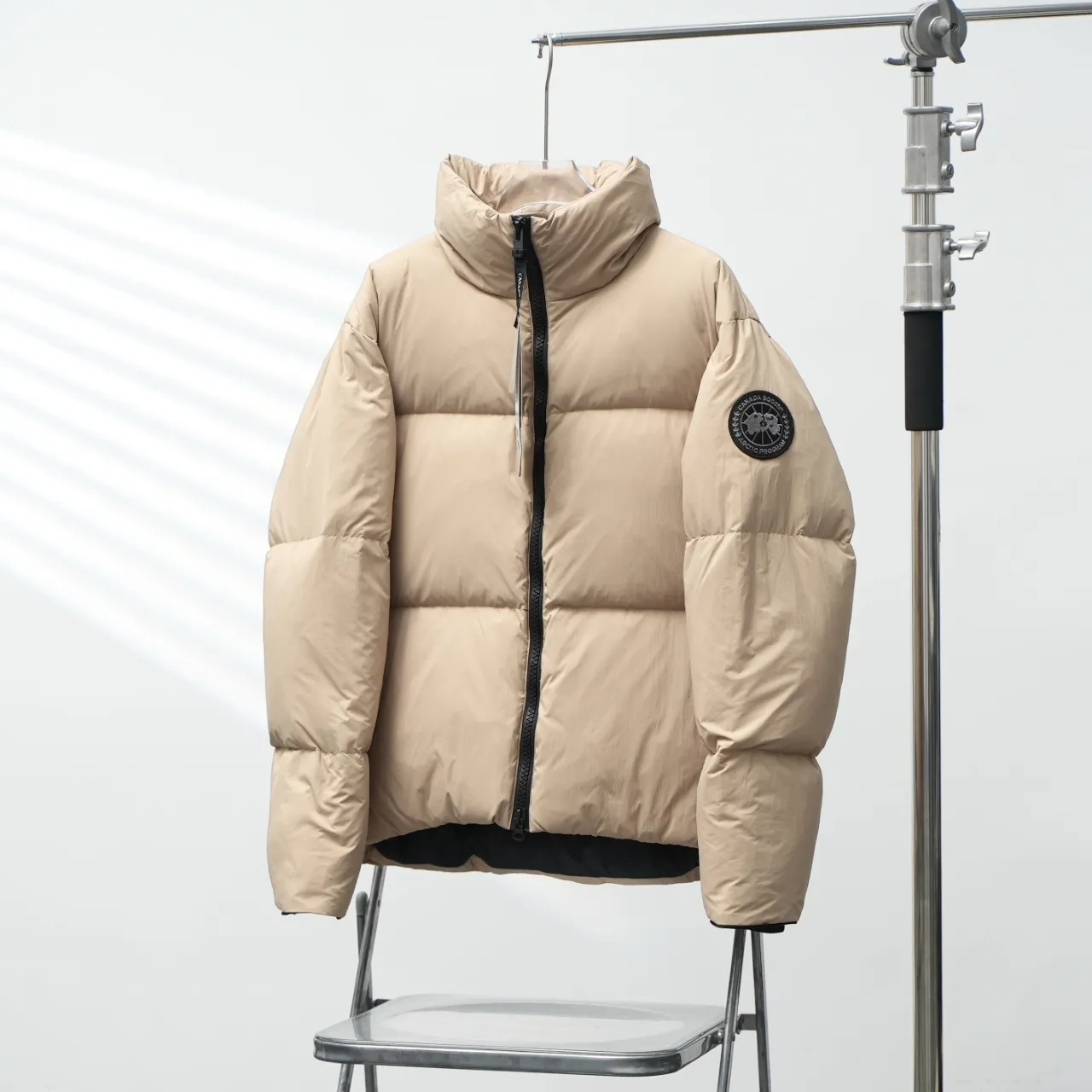 P780 CANADA GOOSE丨Canada Goose 2802 Sleeve Logo Stand Collar Down Jacket Color: Khaki Black Label Size: XS-XXL